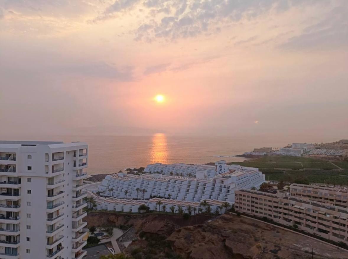 Apartamento Apto increíble, acogedor, luminoso de ambiente muy relajante con excelentes vistas y servicios/ Amazing apt with sunset lovely views Costa Adeje  Exterior foto